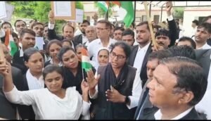 Advocates of the Faizabad Bar Association staged a vigorous protest in support of the Delhi student movement; they read out the Preamble to the Constitution and submitted a memorandum.