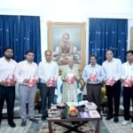 Governor Anandiben Patel released the book "Saathi Haath Badhana".