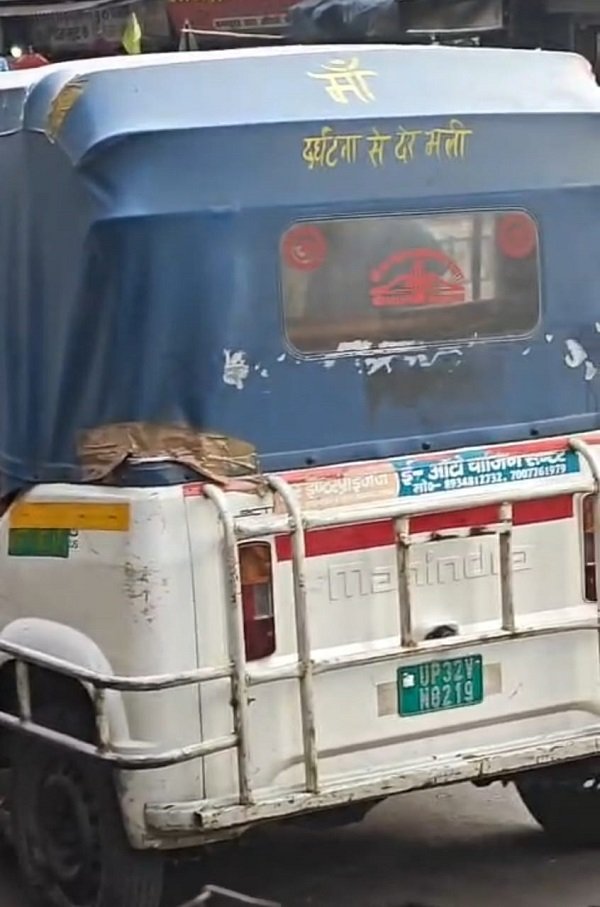 Illegal e-rickshaw charging in the middle of the intersection beneath the Nishatganj flyover poses a risk of a major accident.