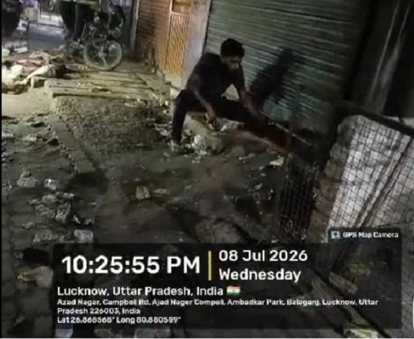 Lucknow: Allegations of liquor being sold from beneath a closed shutter in Thakurganj; viral video raises questions about the Excise Department.