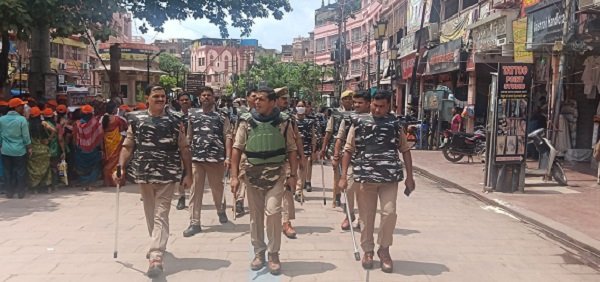 Shravan Mela: ACP Atul Anjan Tripathi inspected security arrangements while on foot patrol, emphasizing that the convenience of devotees is the priority.