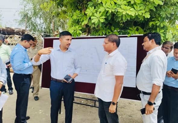 Lucknow: The District Magistrate inspected the proposed flyover construction site at Dubagga Crossing.