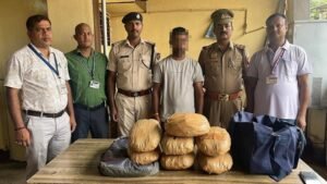 Youth arrested with 7.424 kg of illegal cannabis; joint operation by Alinagar Police and RPF.