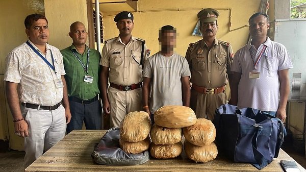Youth arrested with 7.424 kg of illegal cannabis; joint operation by Alinagar Police and RPF.
