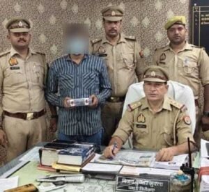 Varanasi: Accused arrested with an illegal pistol for beating his wife and threatening to kill her.