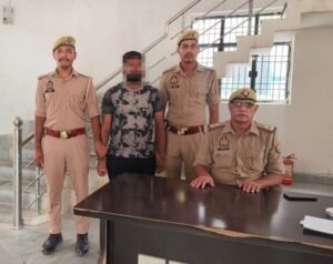 Cattle smuggler carrying a reward of ₹25,000 arrested; joint operation by SOG and Iliya Police.