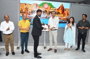Rail Safety 'Heroes' Honoured: 11 Varanasi Division Employees Receive 'Excellence Award'