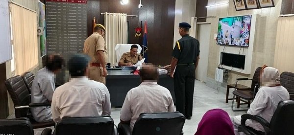 Chandauli Police Reaches Out to the Public: SP Akash Patel Heard Complainants' Grievances and Issued Instructions for the Immediate Resolution of 32 Complaints.