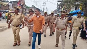 SP Akash Patel took to the streets in Mughalsarai, conducting a foot patrol and issuing a stern warning to encroachers as well as auto-rickshaw and Toto drivers.