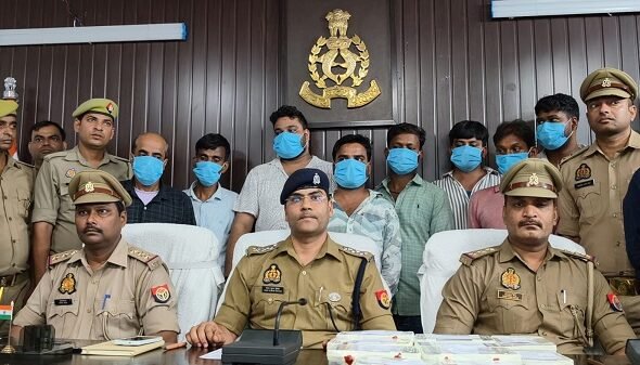 Online betting racket busted, 8 accused arrested; cash worth lakhs and mobile phones seized.