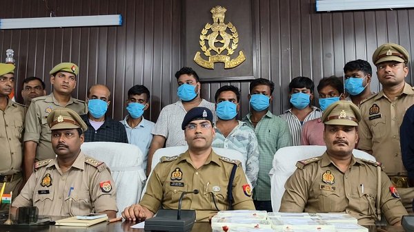 Online betting racket busted, 8 accused arrested; cash worth lakhs and mobile phones seized.
