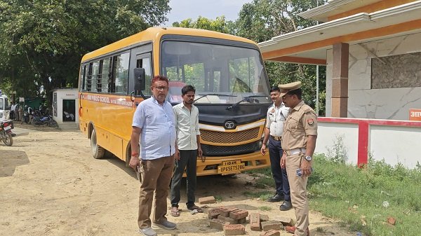 Major crackdown in Ghazipur under ‘Operation Safe Future’: 8 school vehicles seized, 40 challaned.