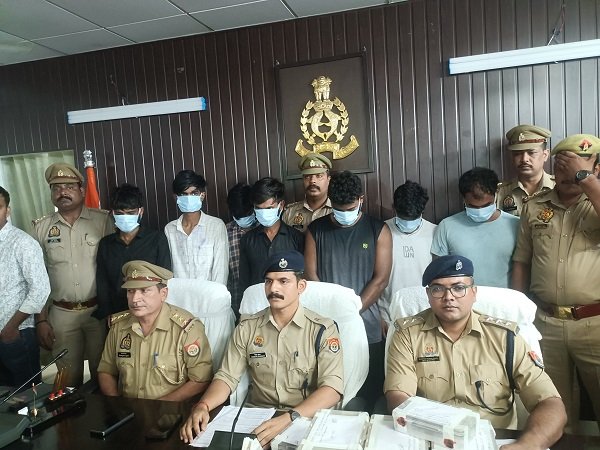 Major success for Chetganj police: Jeweller robbery case solved; 8 arrested, ₹5 lakh recovered.