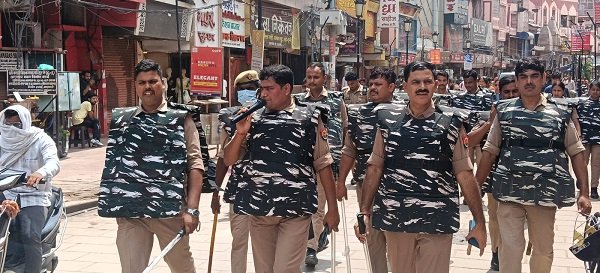 Station House Officer Santosh Singh and Outpost In-charge Anuj Mani Tripathi, dedicated to public safety, conducted a foot patrol to ensure law and order and cracked down on encroachments.