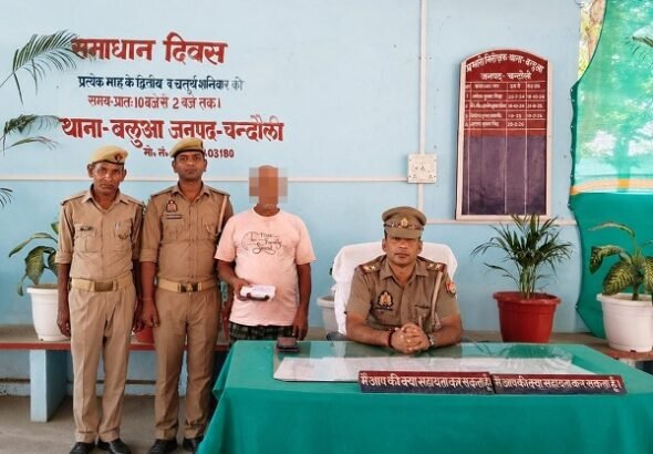 Smuggler arrested in Chandauli with heroin worth ₹31.62 lakh.