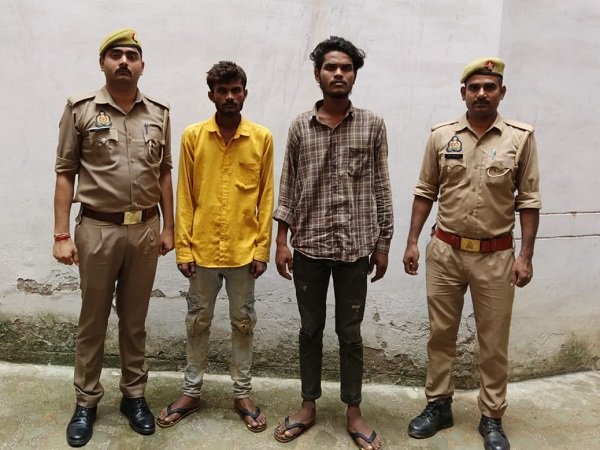 "Duddhi Police arrest 2 smugglers with 5.1 kg of cannabis"