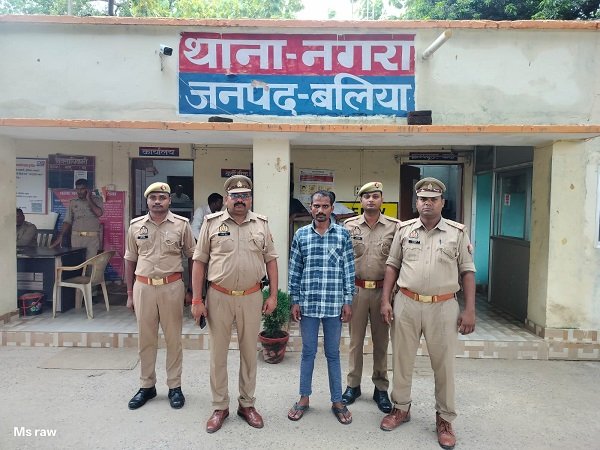 Nagra police nabbed a gangster carrying a reward of ₹25,000.