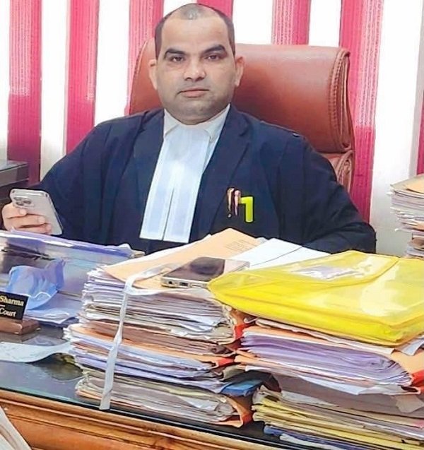 Lucknow: High Court seeks response on government order to appoint administrators in place of village heads.