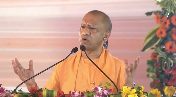 CM Yogi attacks the opposition in Pratapgarh, says Congress and SP are now left with only the politics of caste and faith.