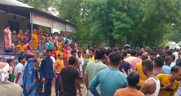 35-year-old man dies a tragic death in road accident; mishap occurred while returning after dropping child at school.
