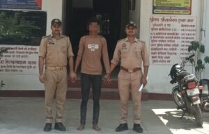 Cunning cattle smuggler nabbed after attempting to run a pickup truck over a police team; 5 cattle, a Bolero vehicle, and a heavy cleaver seized.