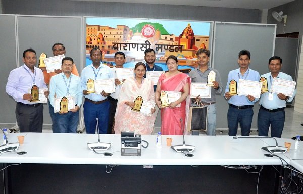 11 railway employees in the Varanasi Division receive Safety Excellence Awards; honored by the DRM.