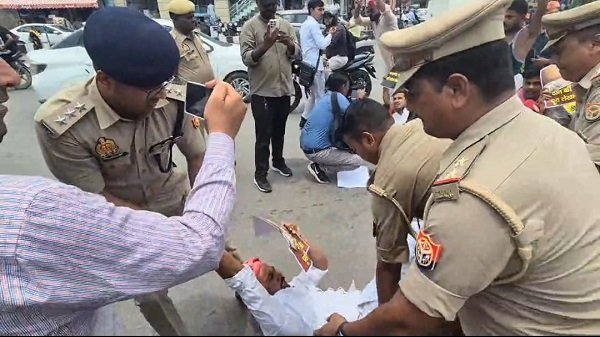 SP protests in Lucknow over the Ram Mandir donation controversy; Hazratganj echoes with slogans of "Donation thieves, step down."