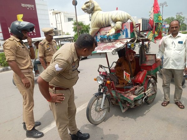 Police stopped SP leader and differently-abled Samarjit as he was leaving for Delhi; he demanded the Education Minister's resignation.
