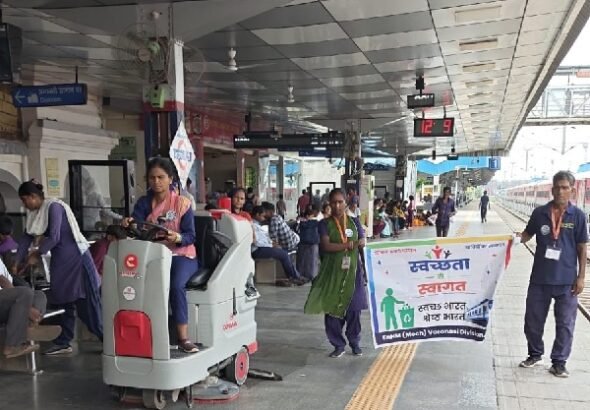 North Eastern Railway conducted a special cleanliness drive under the 'Swachhata Se Swagat' campaign.