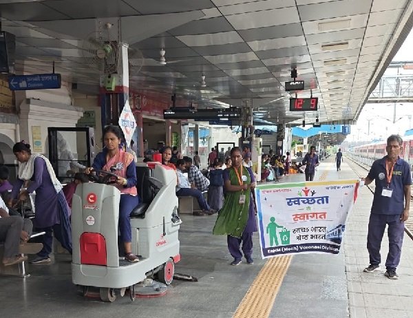 North Eastern Railway conducted a special cleanliness drive under the 'Swachhata Se Swagat' campaign.