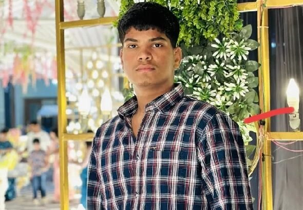 Youth from Hathras dies in road accident in Meerut area while on his way to fetch Kanwar; companion critically injured.