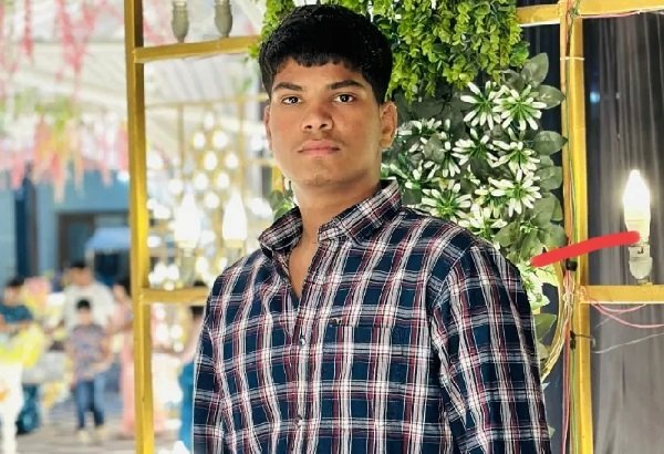 Youth from Hathras dies in road accident in Meerut area while on his way to fetch Kanwar; companion critically injured.