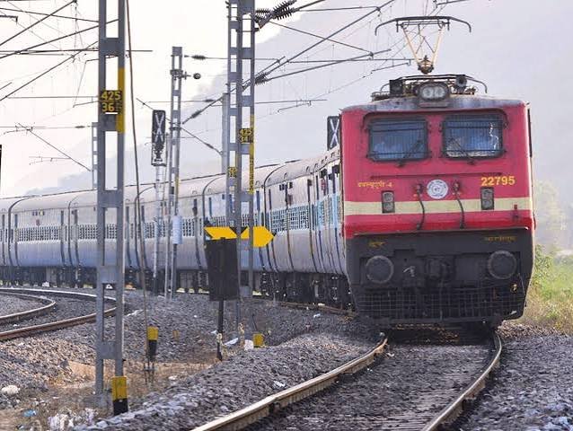 Major relief for passengers during the festive season: Operational period of the Varanasi-Prayagraj-Dadri special train extended.
