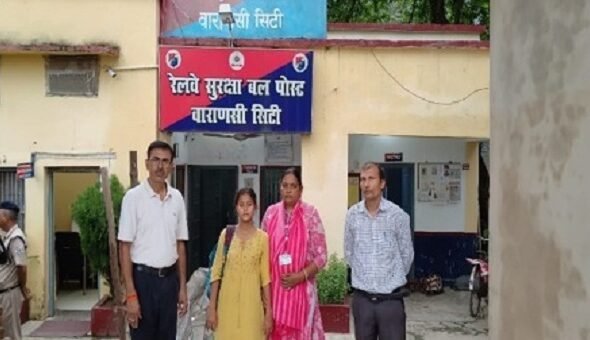 Varanasi Division RPF demonstrates promptness in passenger safety and assistance; passengers—including a minor girl—receive help