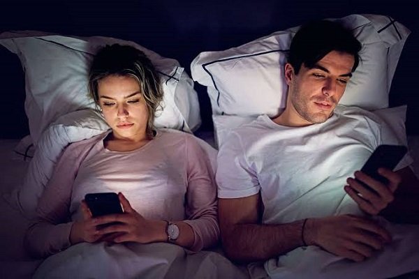 Smartphone Brain: Excessive mobile use is leading to increased headaches and sleep problems among the youth.