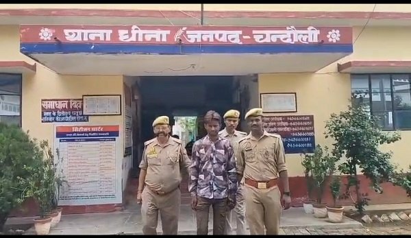 Wanted man with a bounty on his head dodged the law for eight years! Chandauli police nab the absconding accused (carrying a ₹50,000 reward); pistol and ammunition also recovered.
