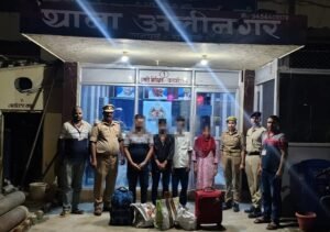 Joint action by Alinagar Police and RPF: Four arrested with 38.49 liters of liquor.