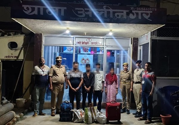 Joint action by Alinagar Police and RPF: Four arrested with 38.49 liters of liquor.