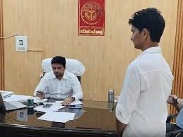 Controversy in Sambhal over notice regarding Kanwar Yatra; Aman Tyagi asserts freedom of attire is a constitutional right, while the administration terms it a precautionary measure.