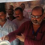 'Kishmish Guru' Laxmikant Mishra, dedicated to the path of devotion for 25 years, serves lakhs of Kanwariyas in Kashi with lassi made from 2,000 quintals of curd.