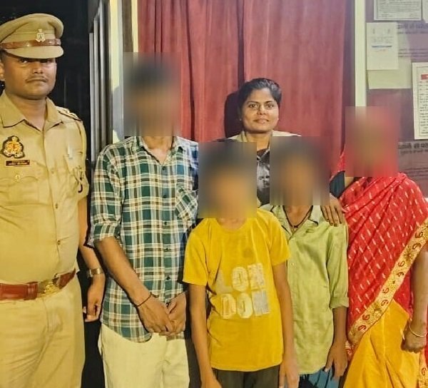 Chetganj Police's compassionate initiative: two lost young children safely reunited with their families.
