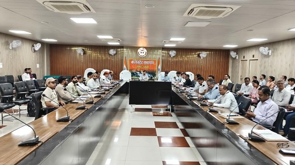 District Education Monitoring Committee meeting: DM Chandra Mohan Garg strict, DC issued show-cause notice over low attendance of girl students in Kasturba schools