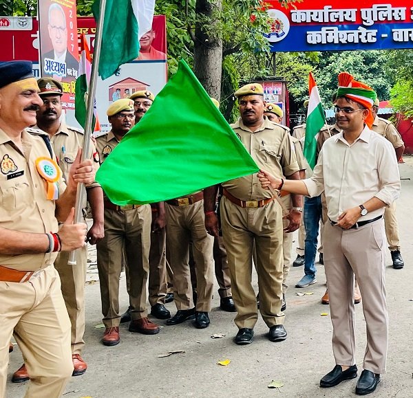 The Tricolour soars with pride on the soil of Kashi; a spirit of patriotism fills the air under the leadership of DM Satyendra Kumar—Varanasi echoes with the chant of "Bharat Mata Ki Jai."