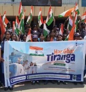 DDU Division awash in the colours of the Tricolour; ‘Vande Mataram’ echoes during the grand Tiranga Yatra by railway employees.