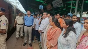 DDU Division Women's Welfare Organization comes to the aid of 106 passengers returning from Nepal.