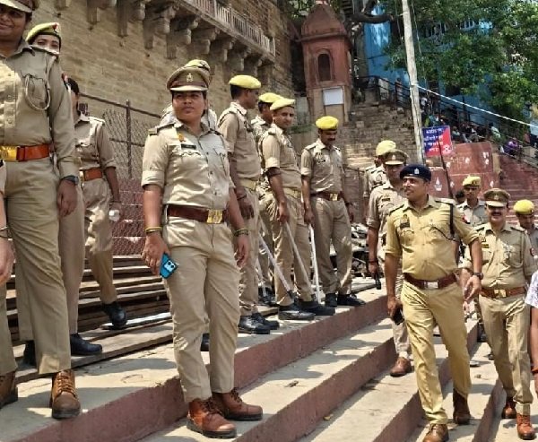 Dashashwamedh police are on high alert for 'Sawan Monday'; the ACP inspected security arrangements from Godowlia to the ghats.