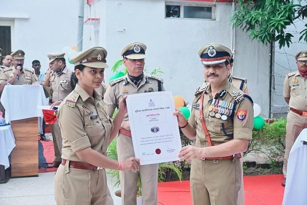 Sub-Inspector Nilita Singh awarded DGP Silver Medal for the safe recovery of two minor girls who had been missing for a long time.