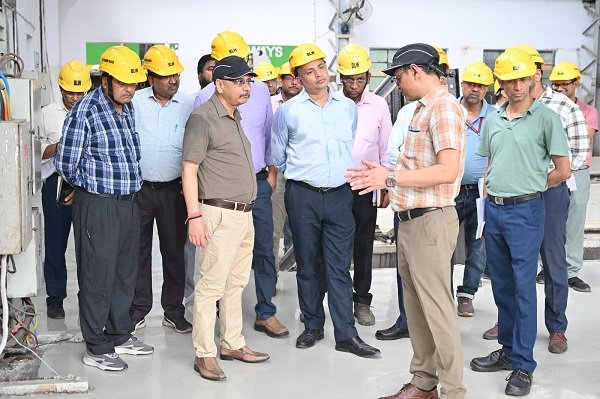 BLW General Manager Ashutosh Pant inspected the workshop and emphasized production quality.