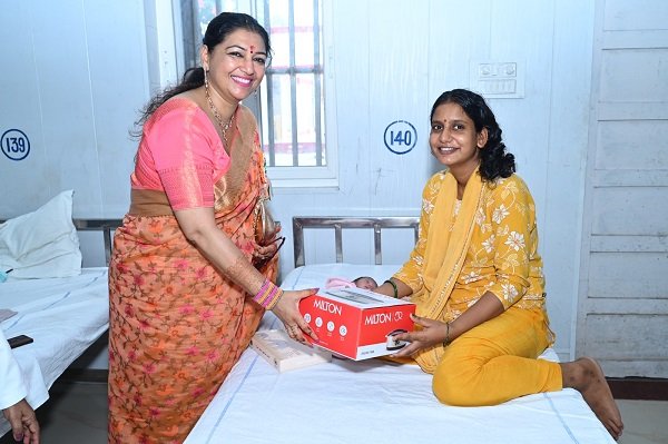 Service and Compassion Under the Tricolour: Divisional Women's Welfare Organization Spreads Joy Among Patients and Newborns
