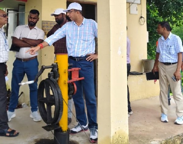 Divisional Railway Manager conducted a safety inspection of level crossings on the Banaras–Handia Khas railway section.